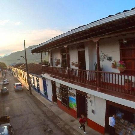 ホテル La Casa De Las Flores Hostal ハルディン エクステリア 写真