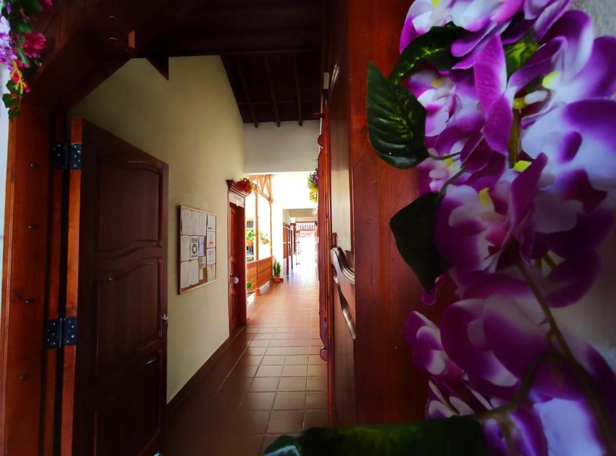 ホテル La Casa De Las Flores Hostal ハルディン エクステリア 写真